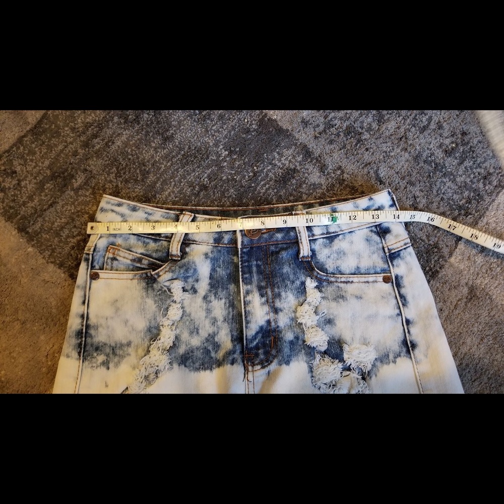 Shorts - Picture 2 of 2
